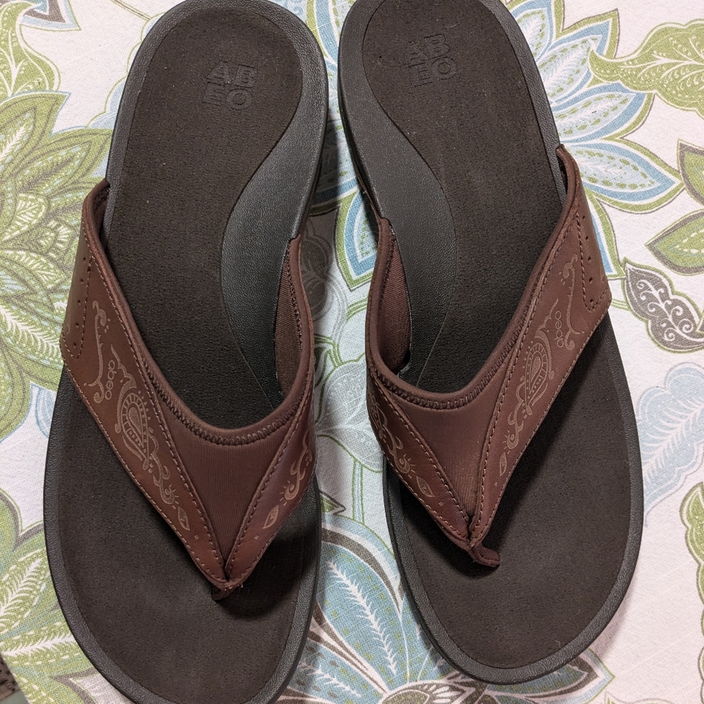 abeo Laguna leather strap flip flop sandles, size 11